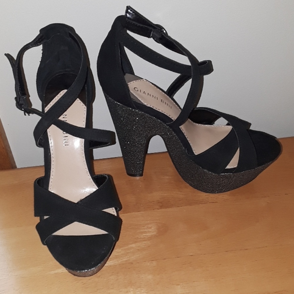 NEW Gianni Bini Heels